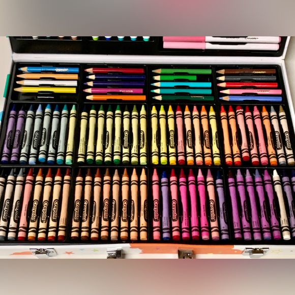 CRAYOLA 124 Piece Crayon Marker Colored Pencil Illustrated Kit Carrying Case Set - Picture 11 of 15